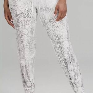 Lululemon Warm Dawn High Rise Jogger Thread Dye White Black Size 10